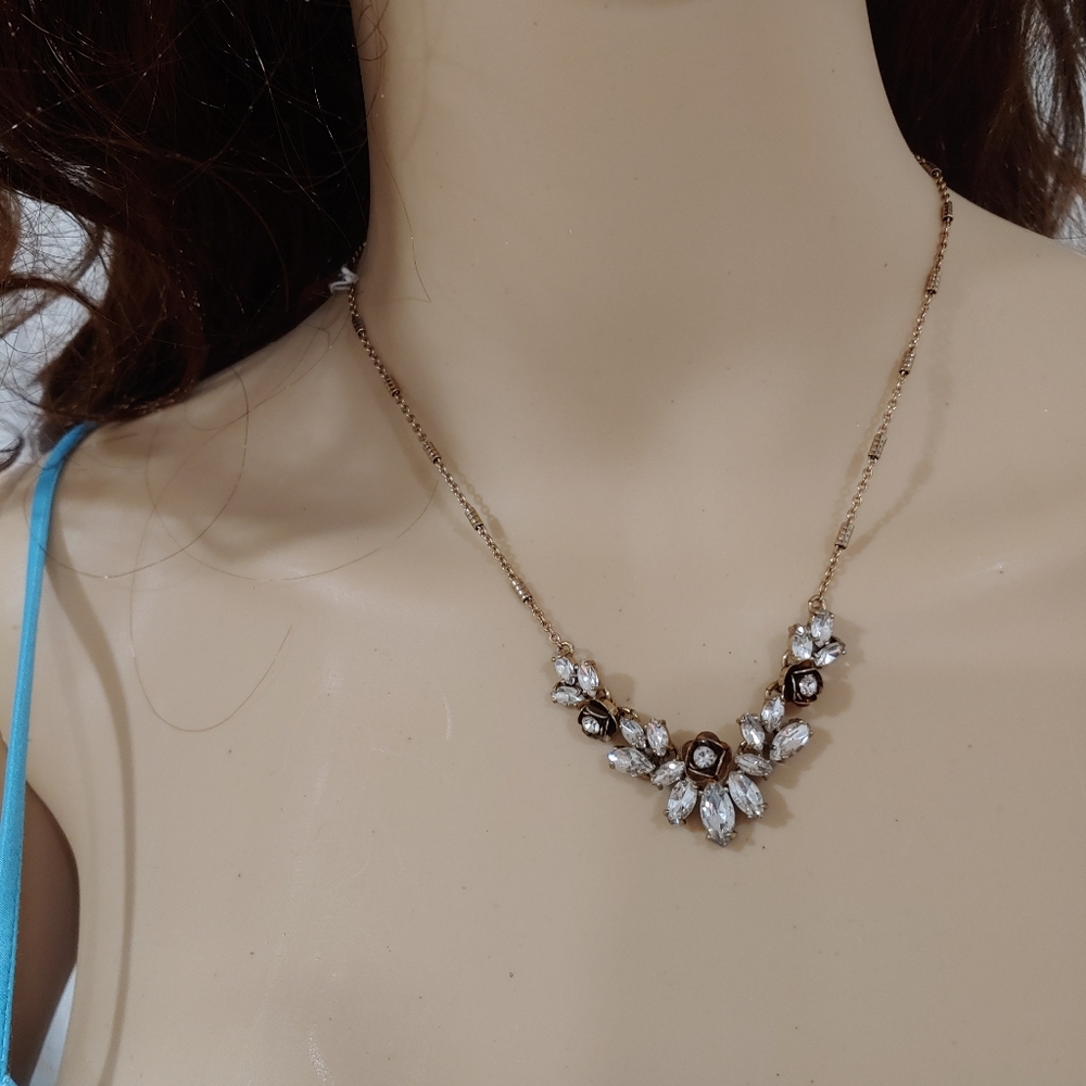 Chloe & Isabel rosette petite collar necklace